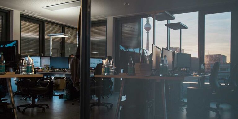 can a ups protect against power surges