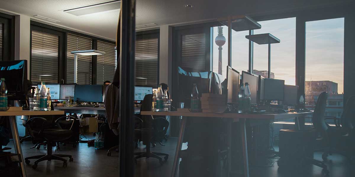 can a ups protect against power surges